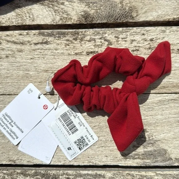 Lululemon 3pc size 6 Bundle NWT: 2 Sports Bras + Scrunchie + bag - Picture 3 of 3